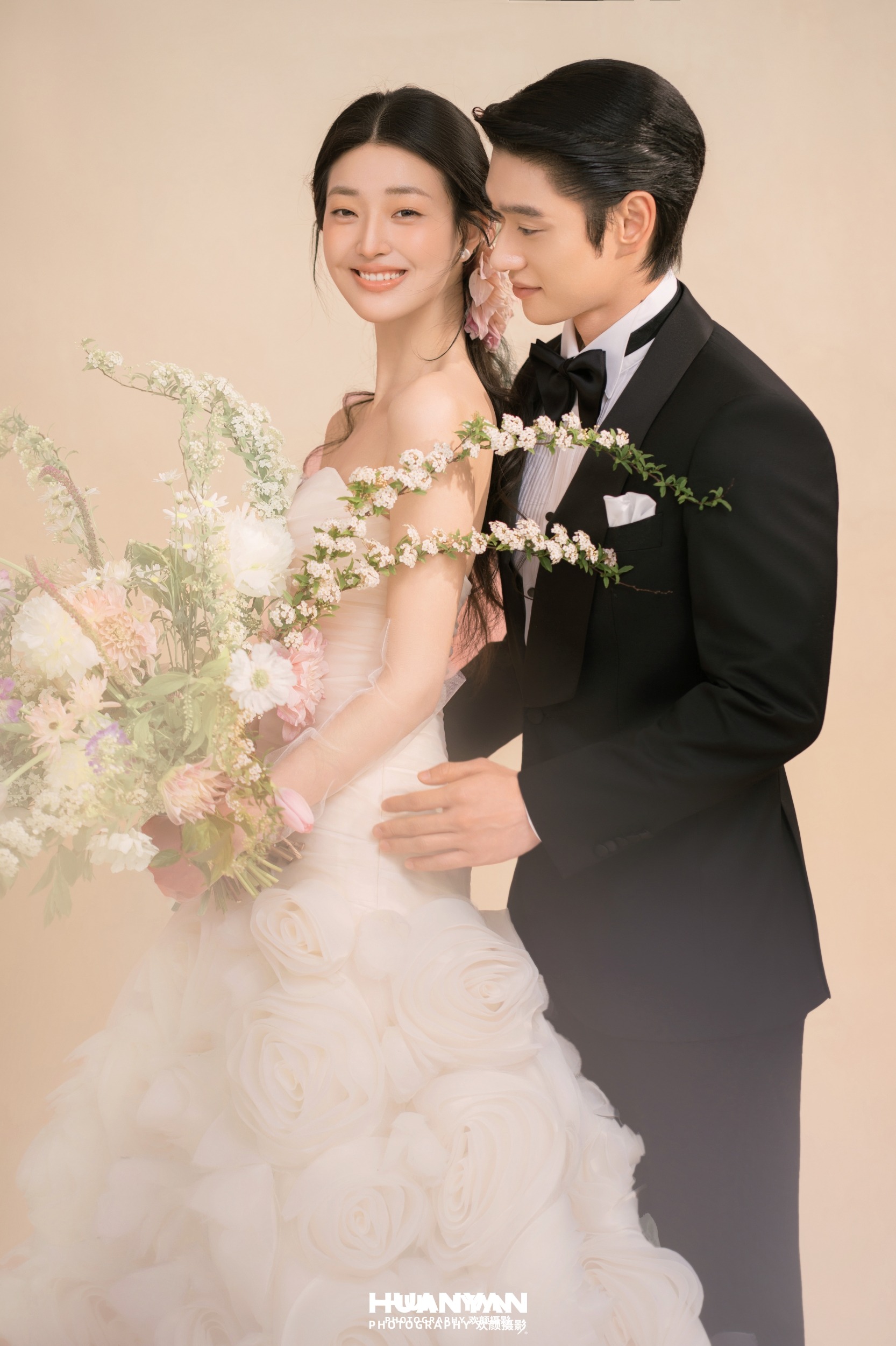 柔光予你：韩式温柔婚纱照室内影棚实拍