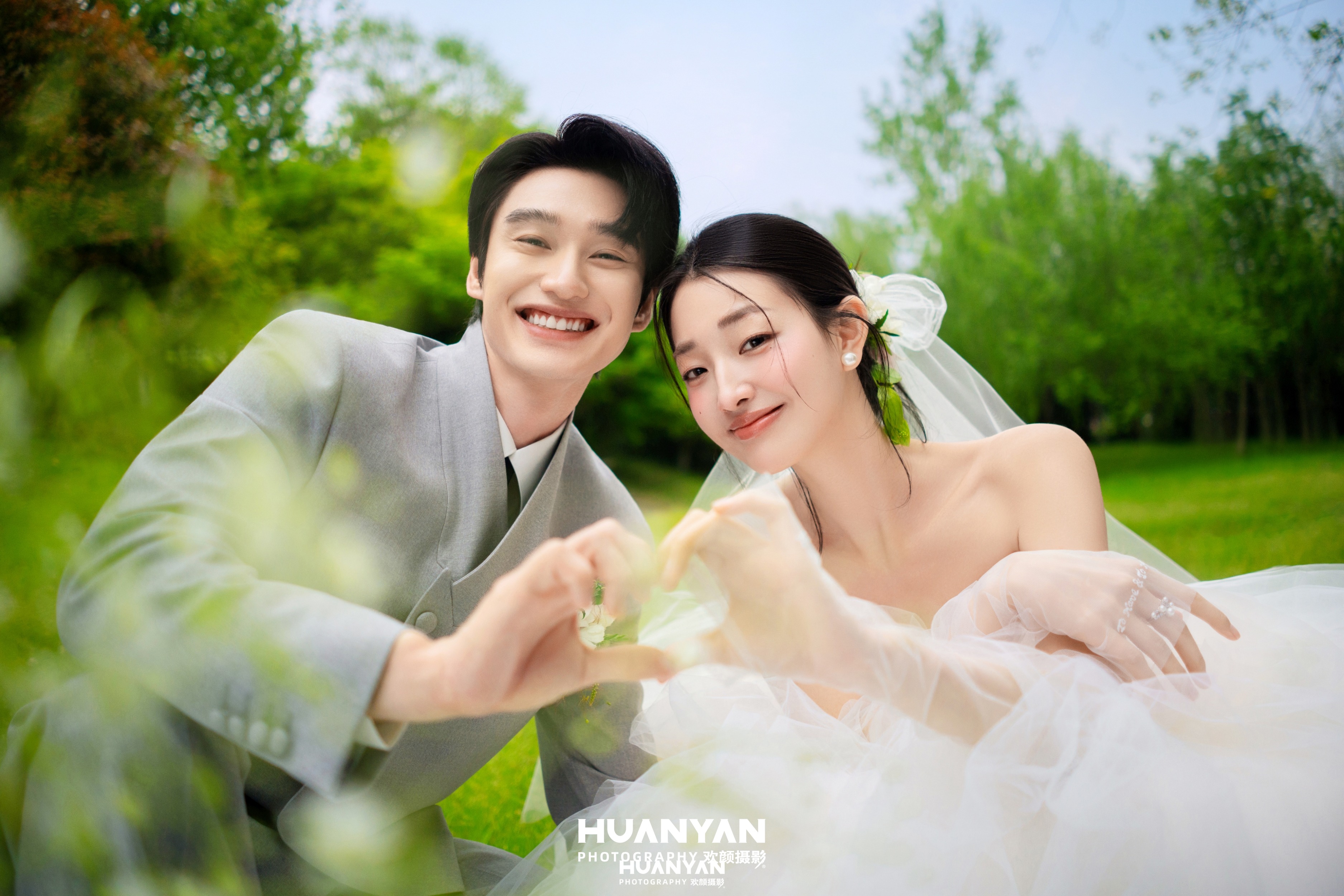风起裙摆客片第11张｜清新自然婚纱照，摄于户外自然