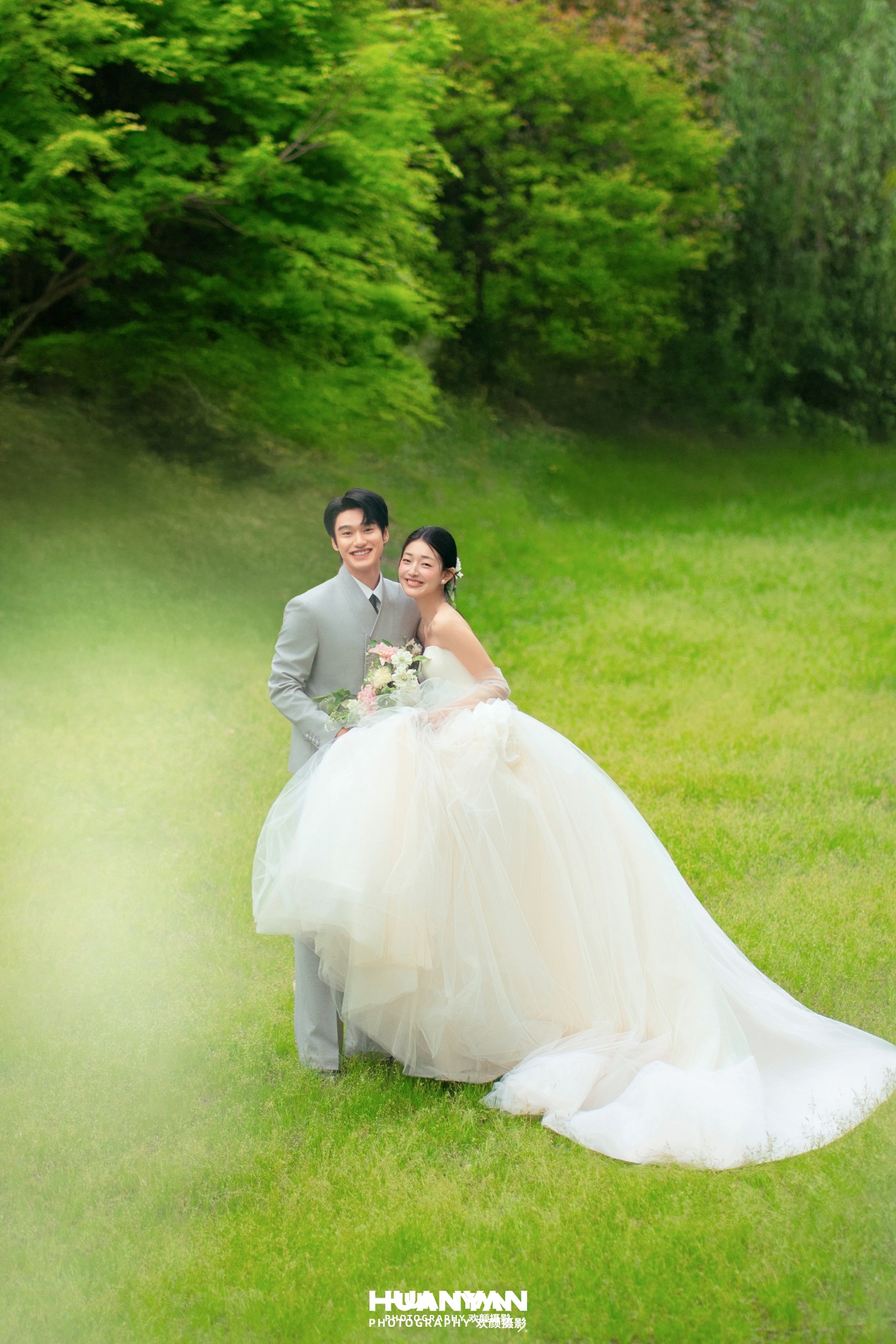 风起裙摆：清新自然婚纱照户外自然实拍