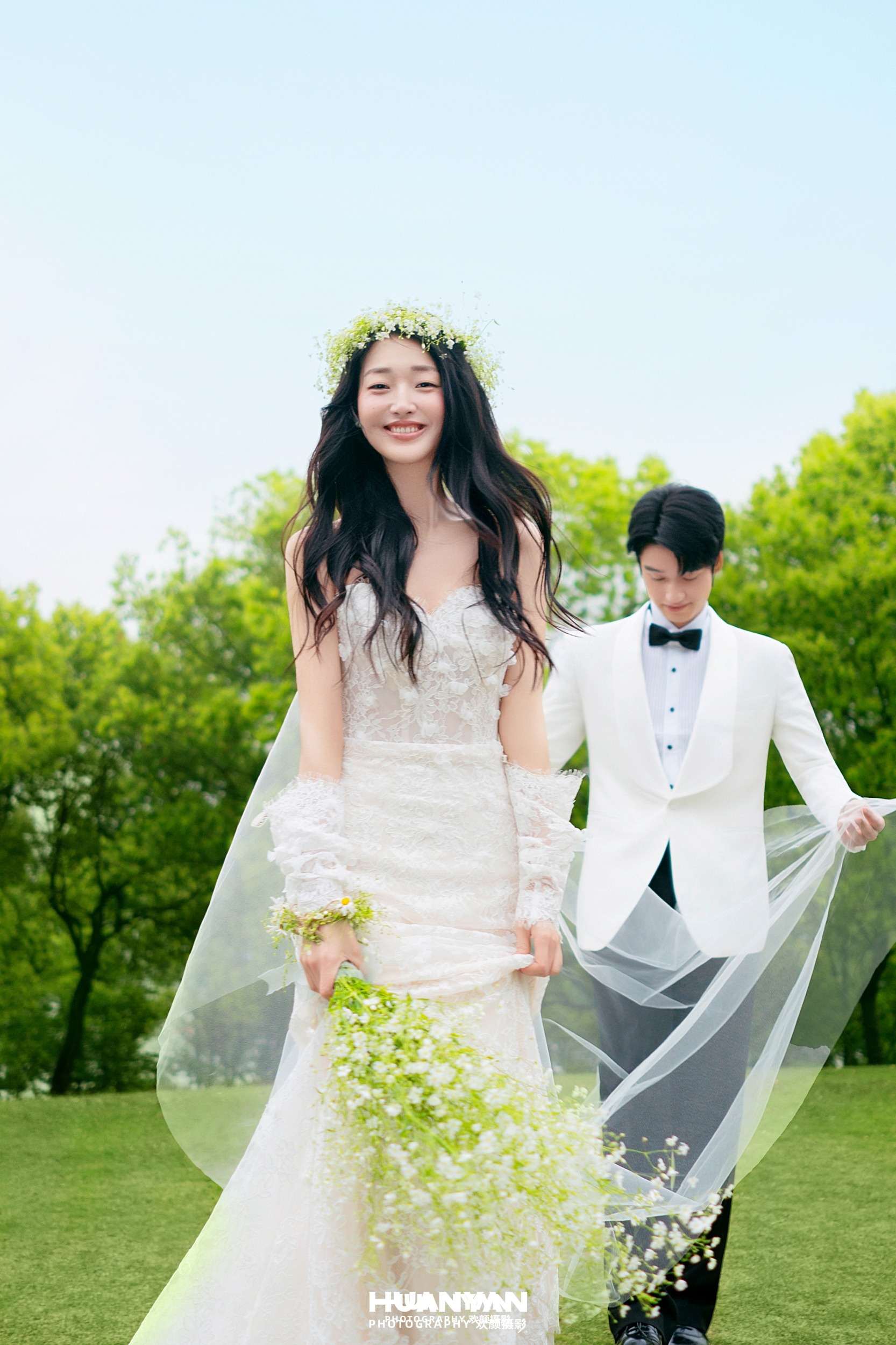 清新自然婚纱照 · 户外自然场景 · 十指林间客片