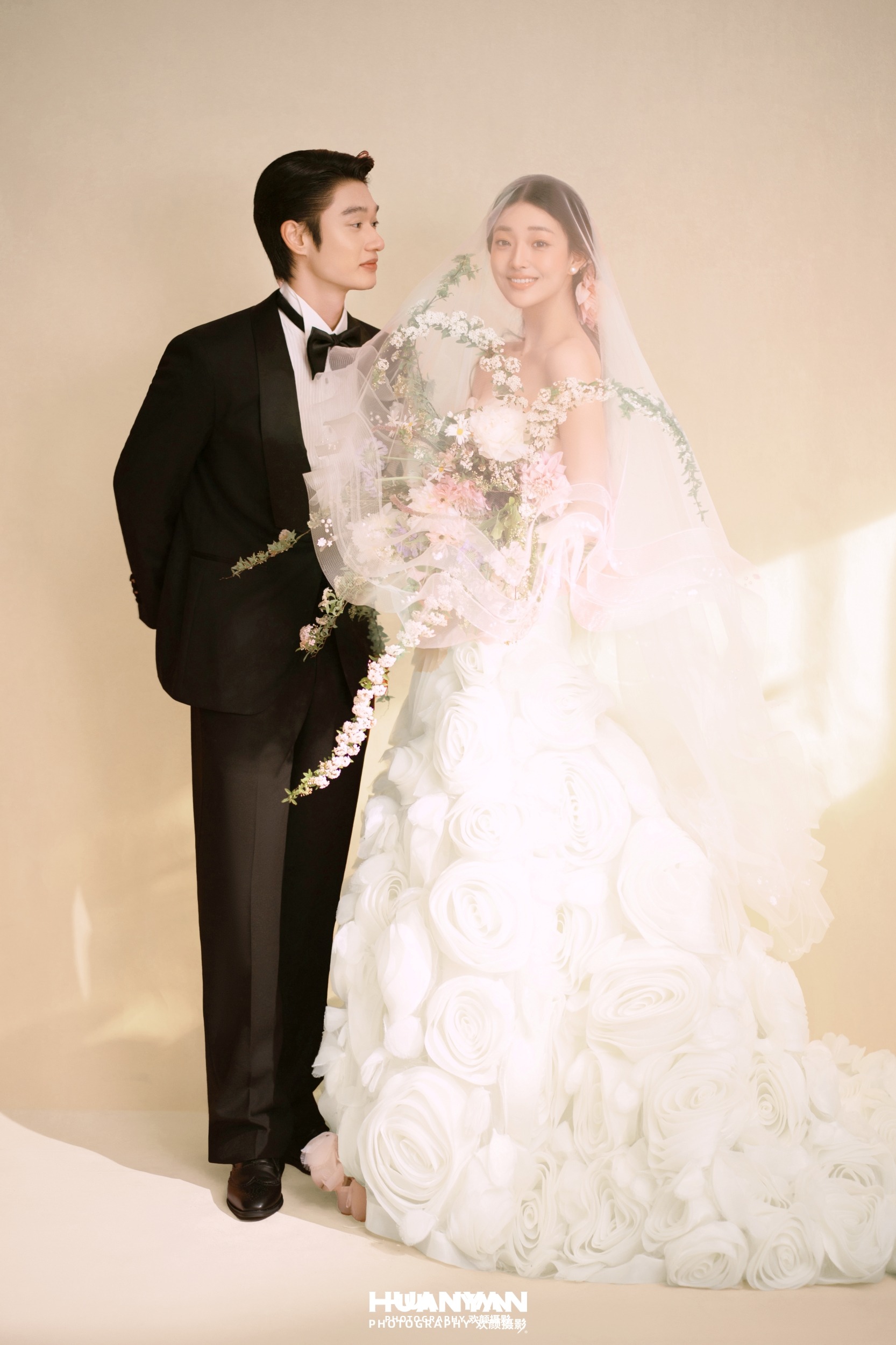 柔光予你客片第3张｜韩式温柔婚纱照，摄于室内影棚