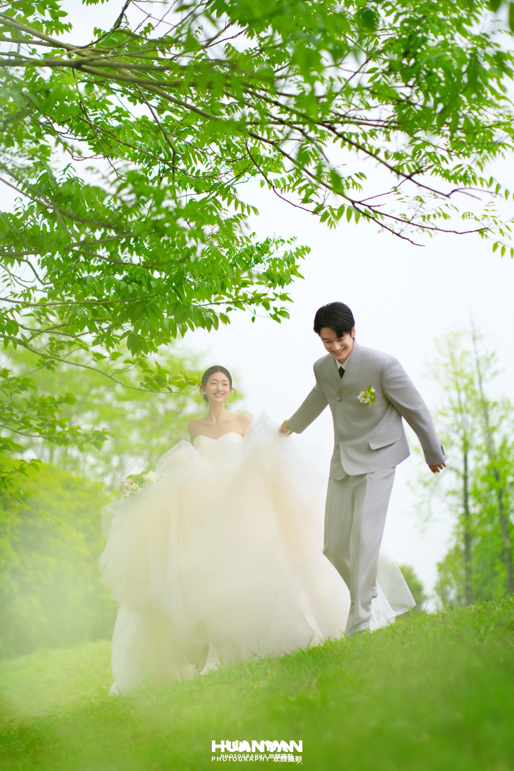 清新自然婚纱照 · 户外自然场景 · 风起裙摆客片