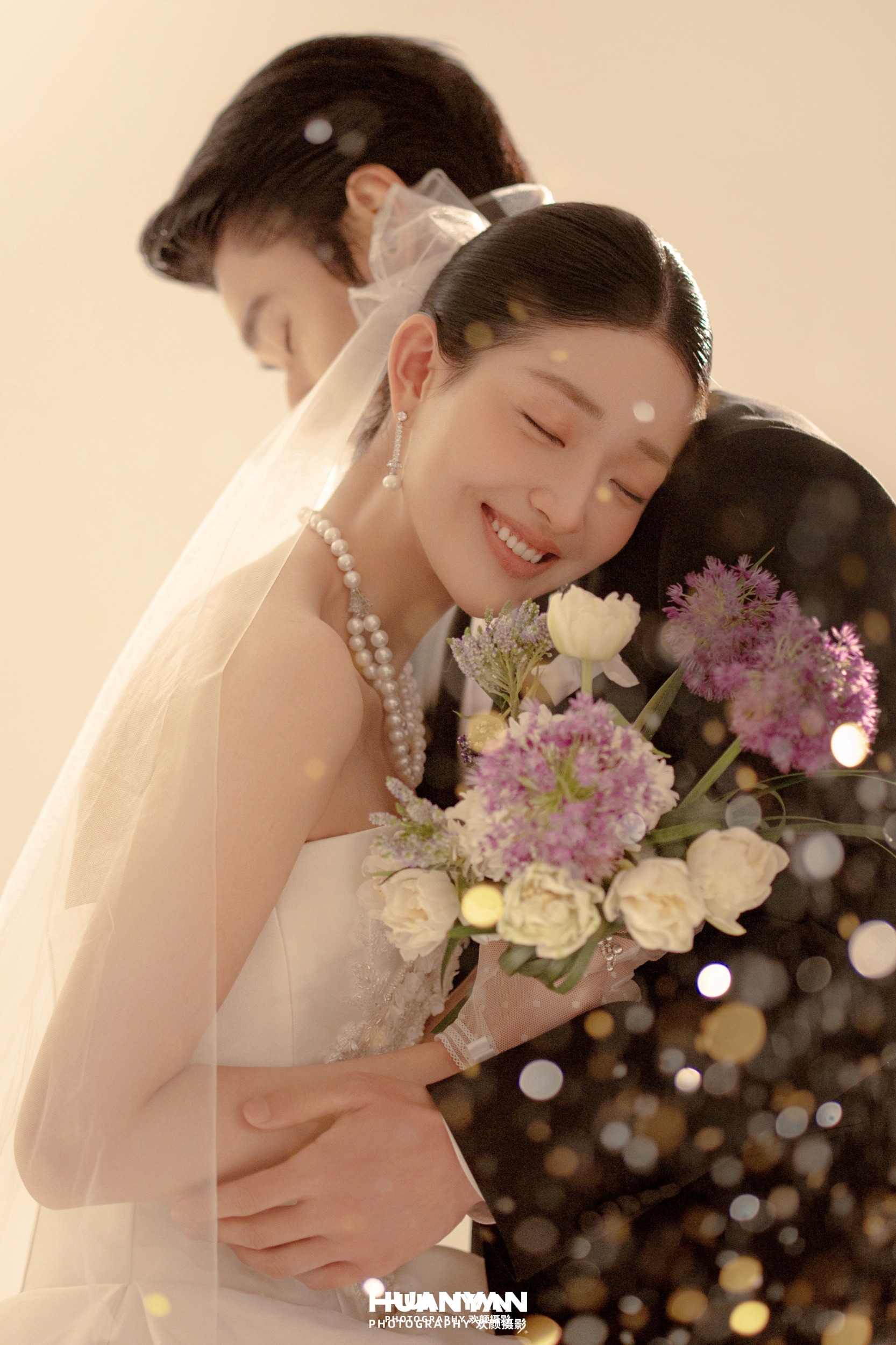 鎏光碎梦客片第7张｜韩式温柔婚纱照，摄于室内影棚