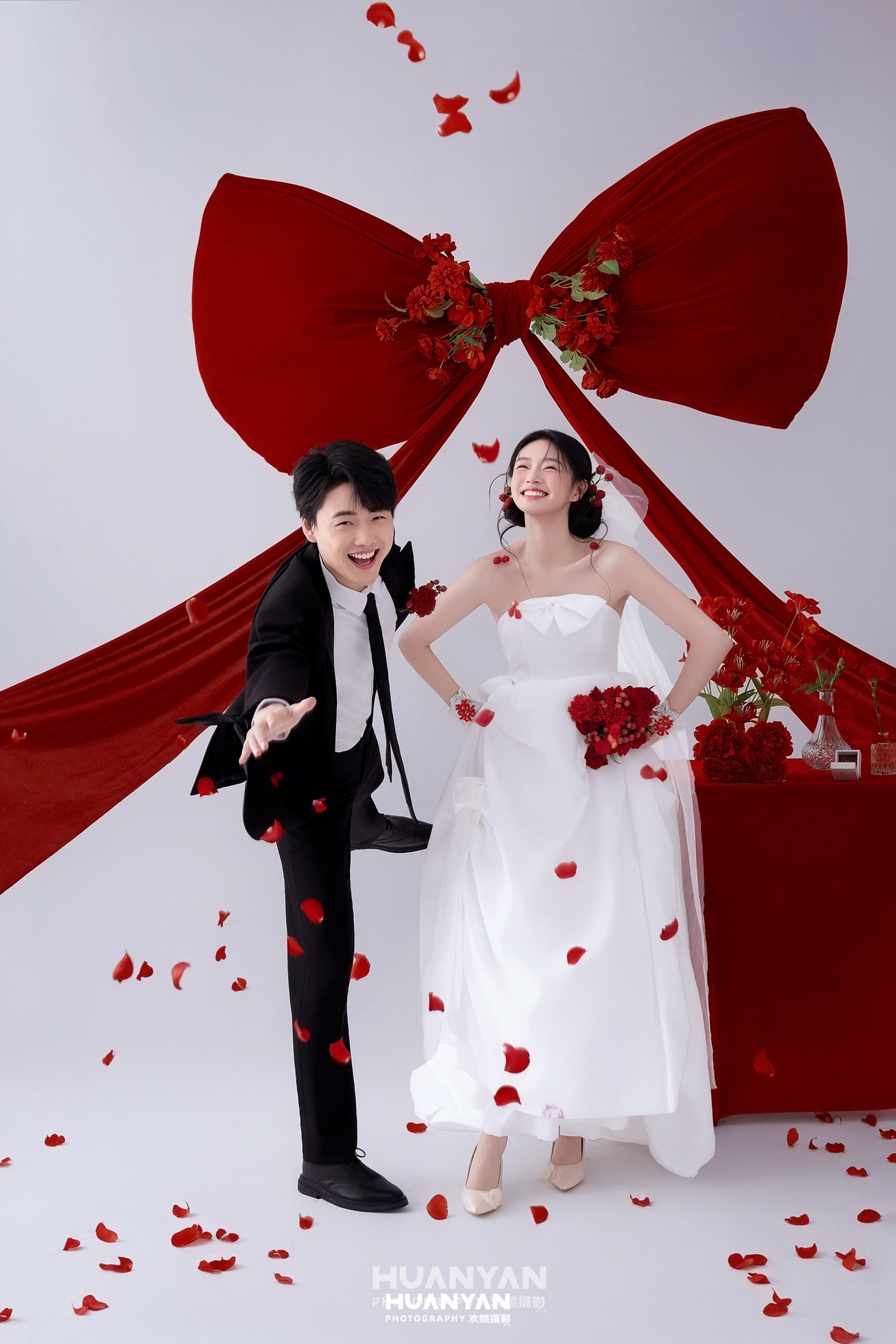 室内影棚新中式婚纱照实拍（红丝结系列）