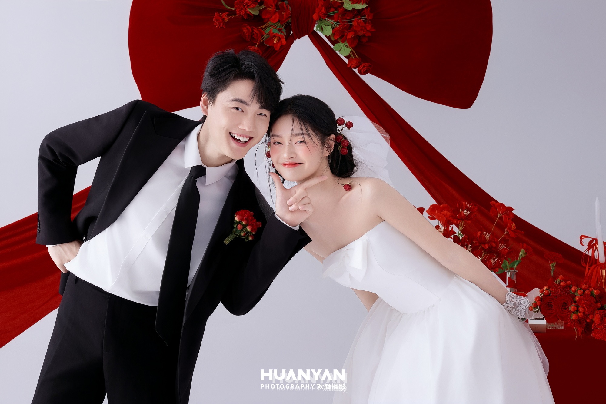红丝结客片第7张｜新中式婚纱照，摄于室内影棚