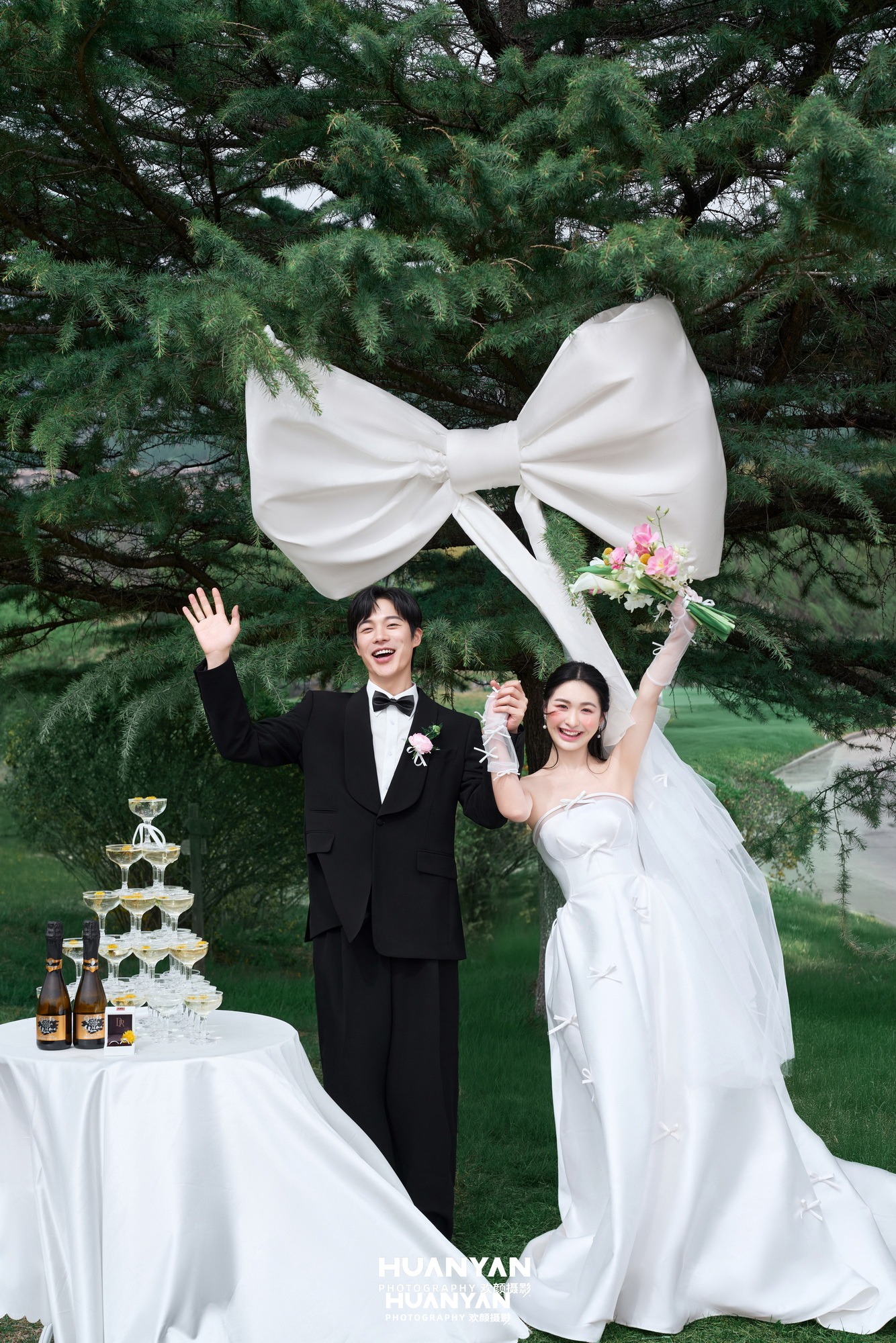 韩式温柔婚纱照 · 户外自然场景 · 蝶结与风客片