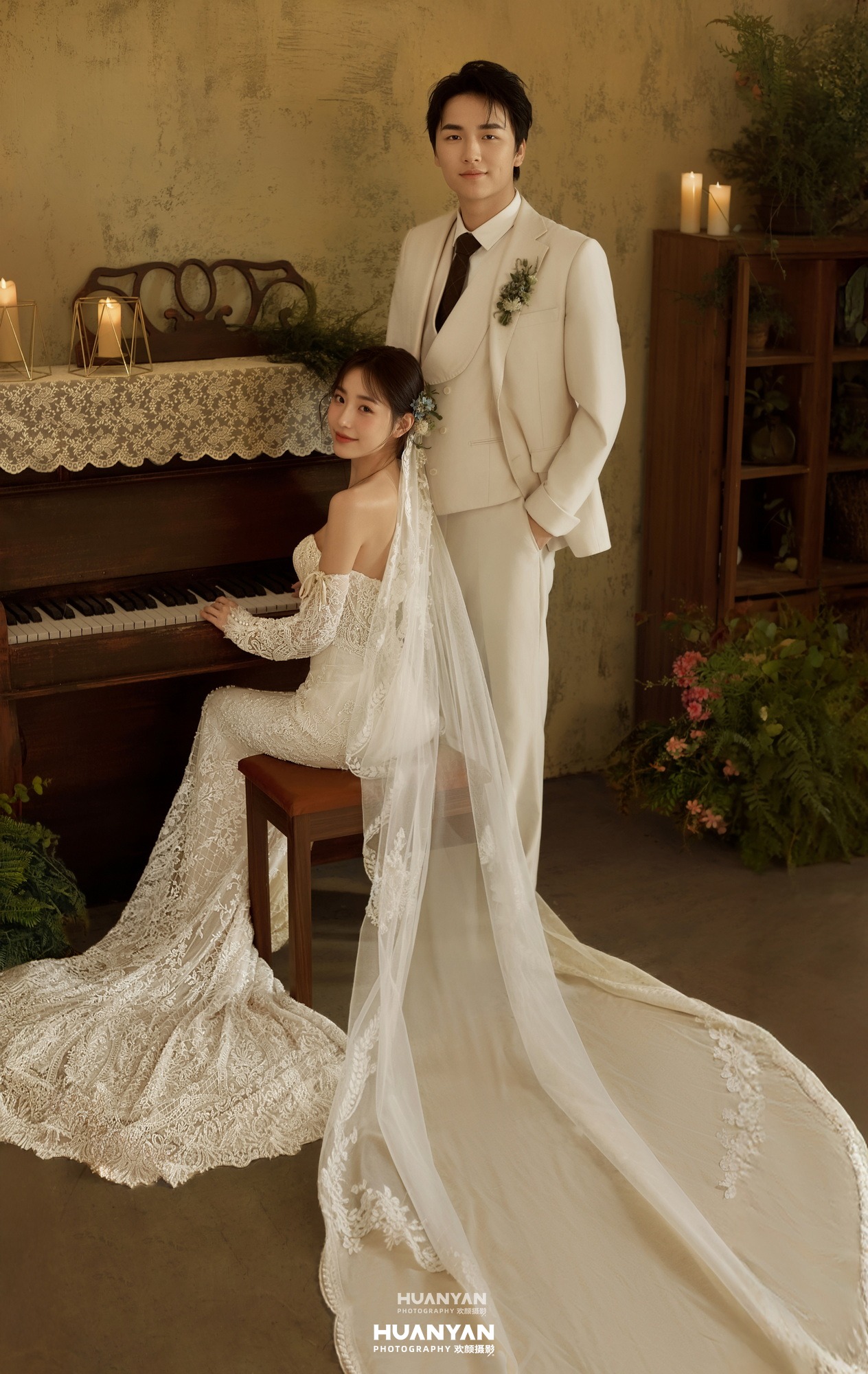 窗畔微光：浪漫唯美婚纱照室内影棚实拍