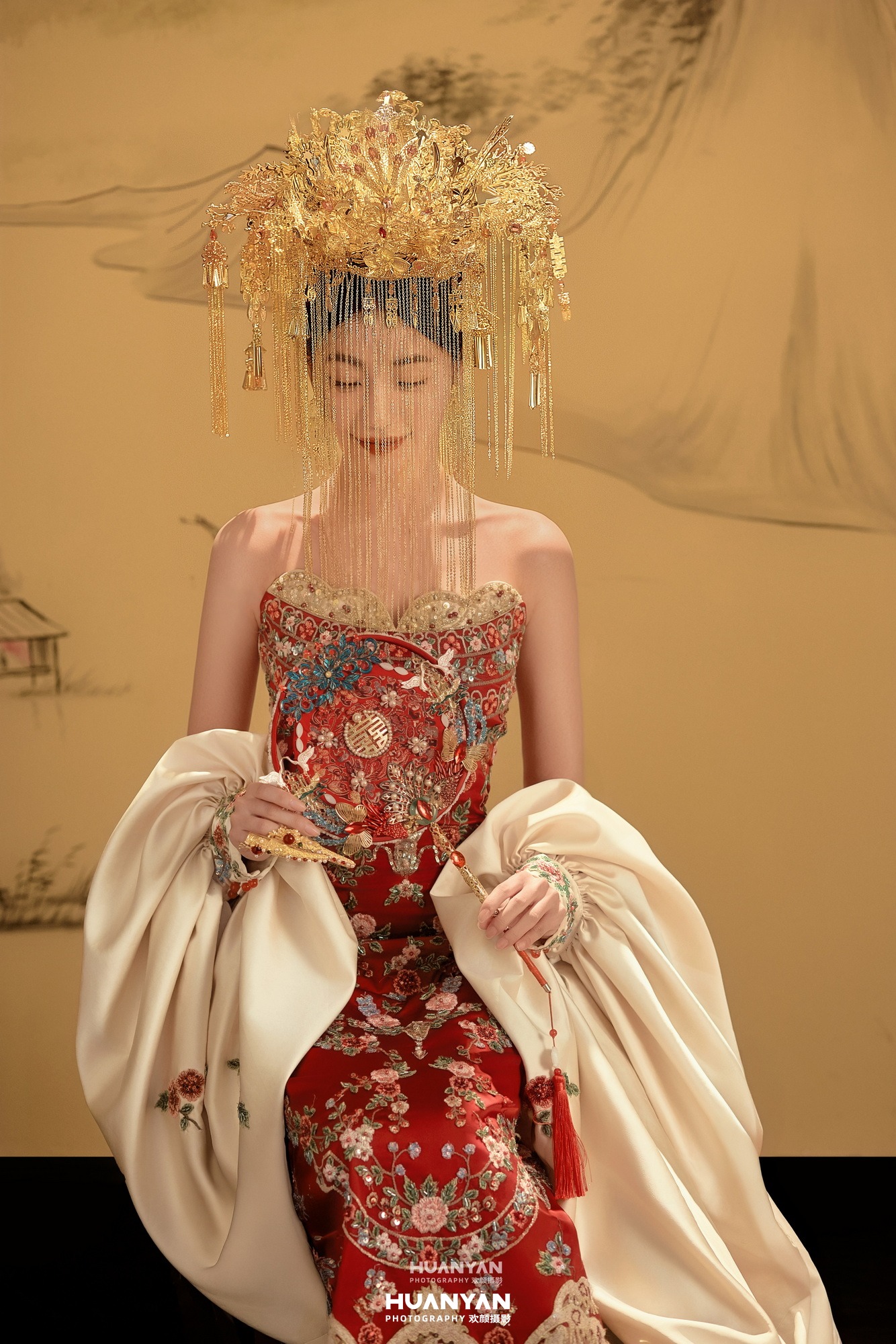 凤冠映画客片第11张｜新中式婚纱照，摄于室内影棚