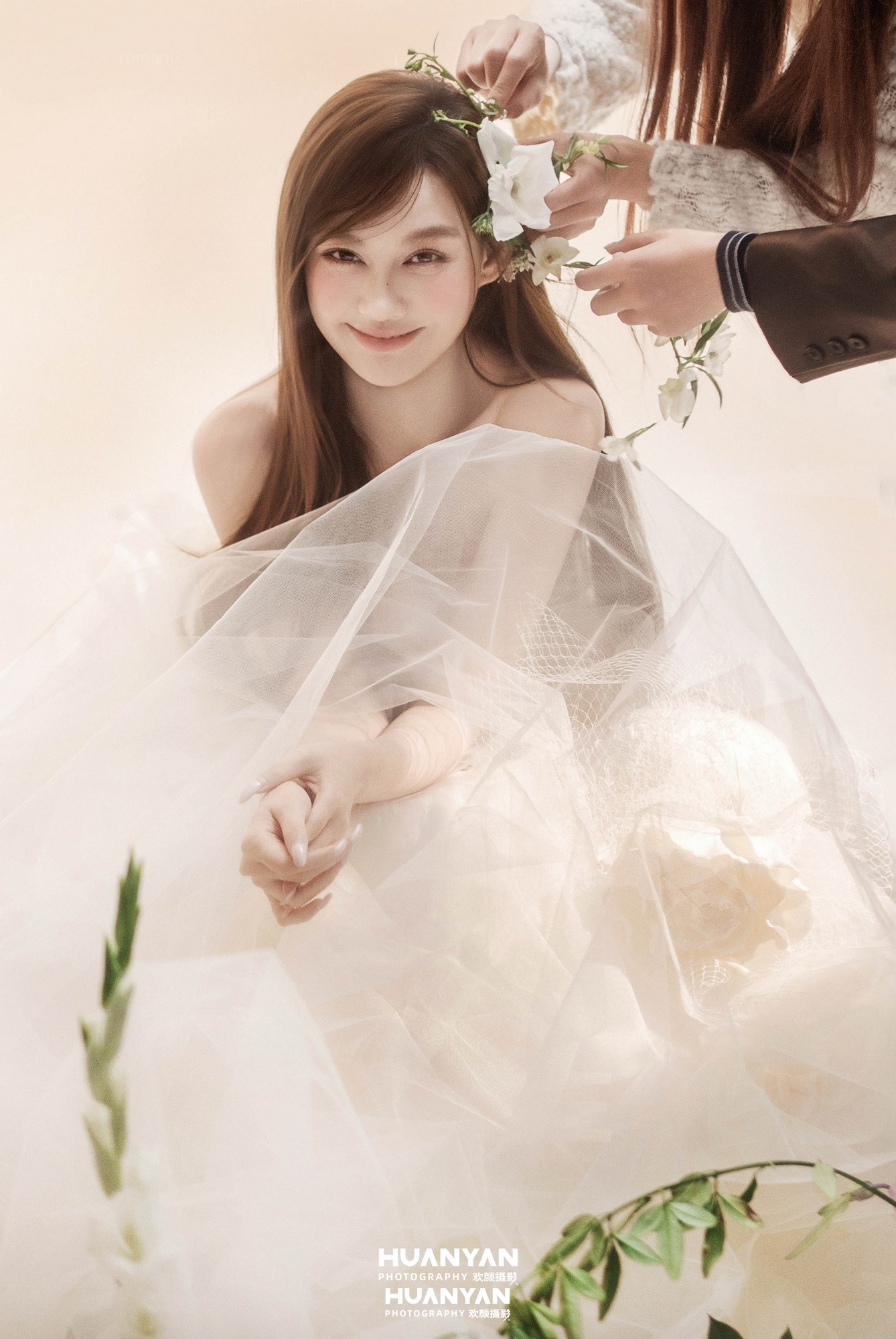 浪漫唯美婚纱照 · 室内影棚场景 · 一纱之隔客片