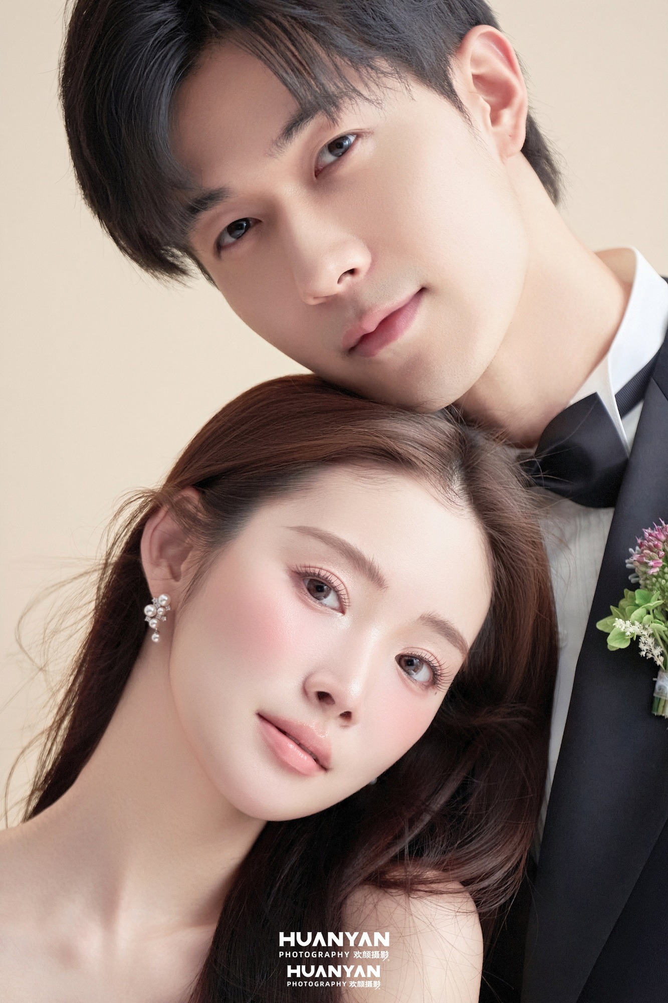 枕光而眠客片第11张｜韩式温柔婚纱照，摄于室内影棚