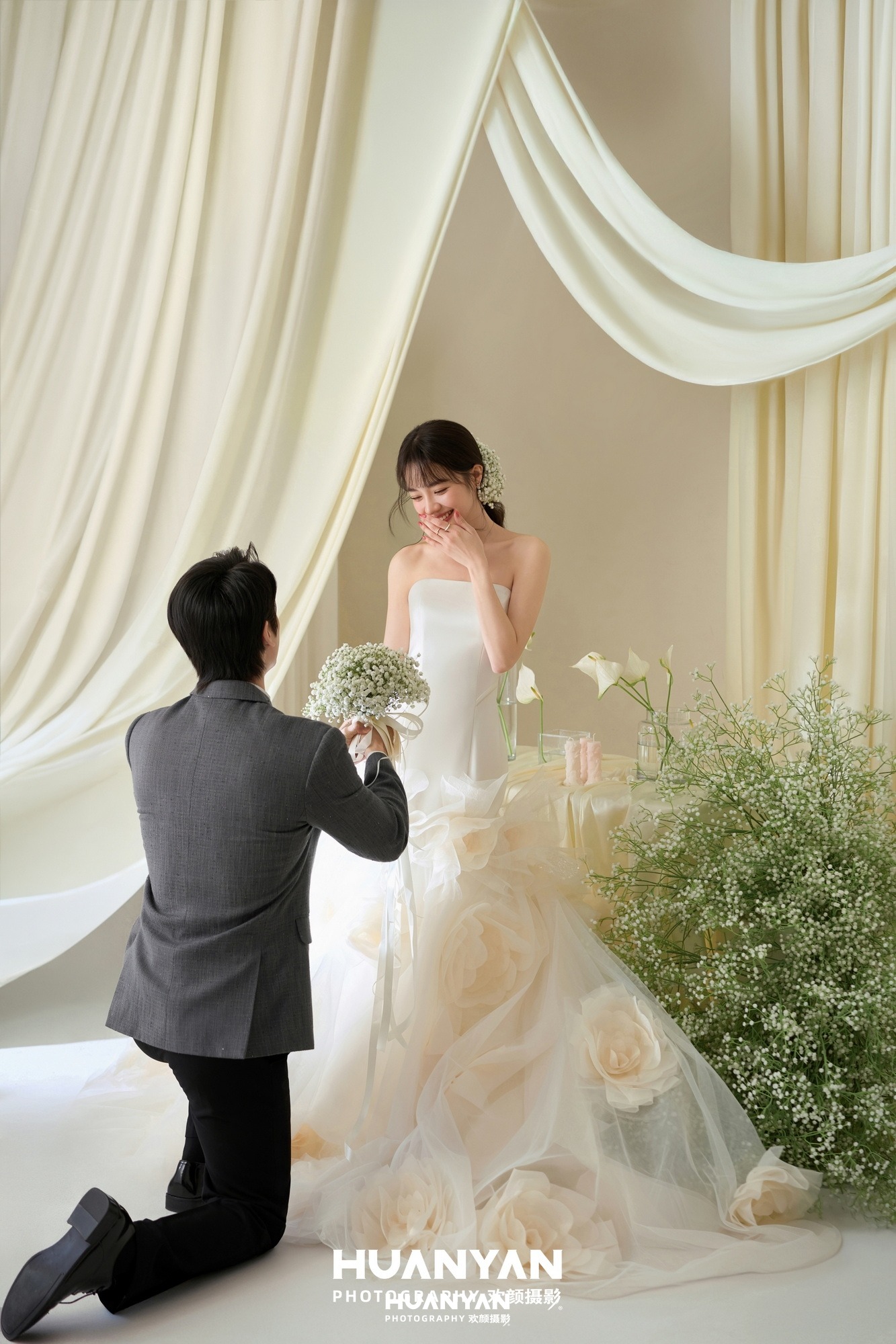 韩式温柔婚纱照 · 室内影棚场景 · 为爱举杯客片