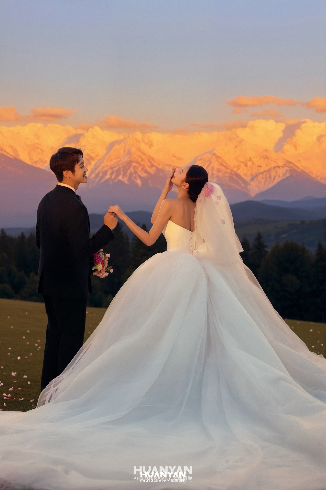 户外自然浪漫唯美婚纱照实拍（霞染雪山系列）