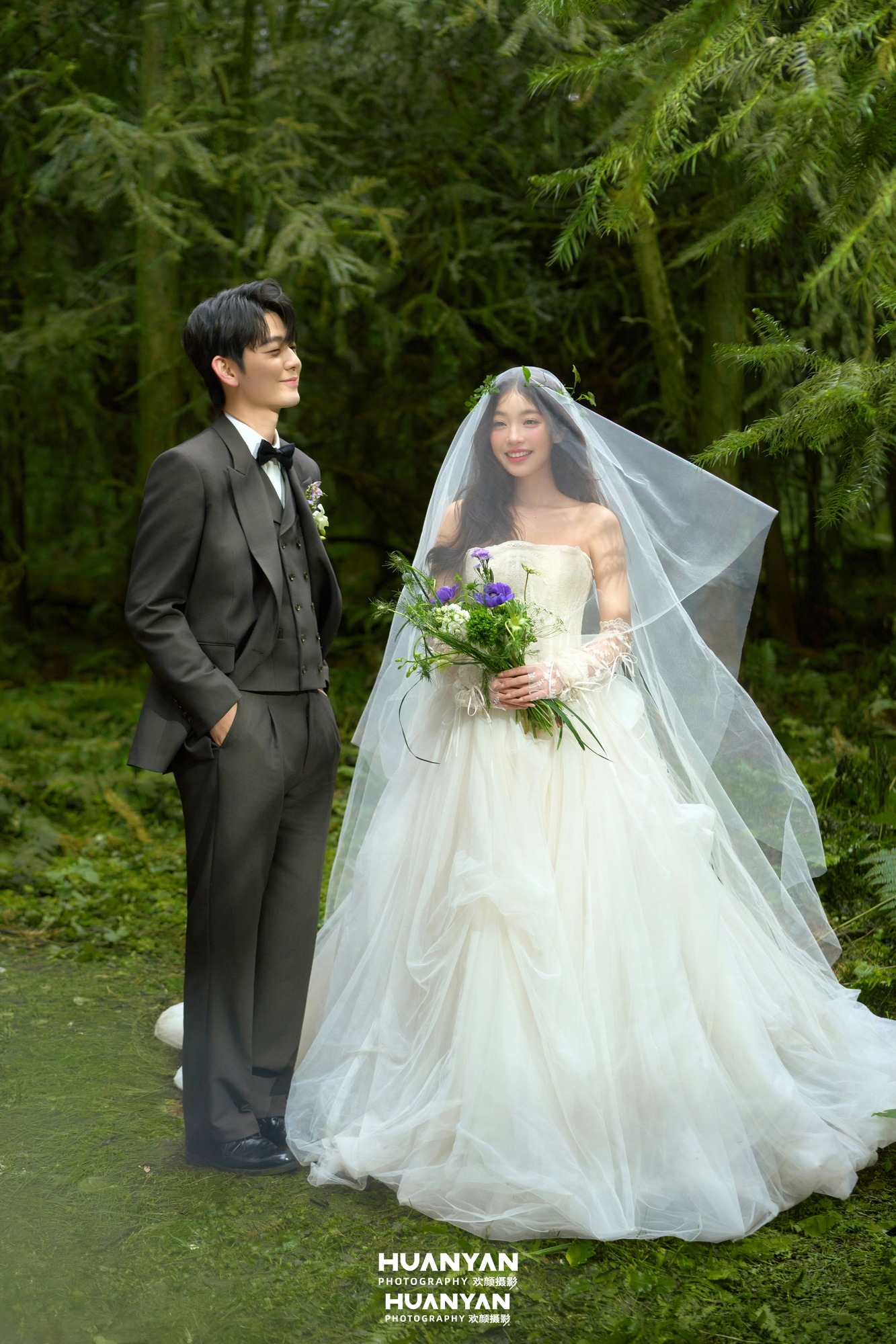 林间风起：清新自然婚纱照户外自然实拍