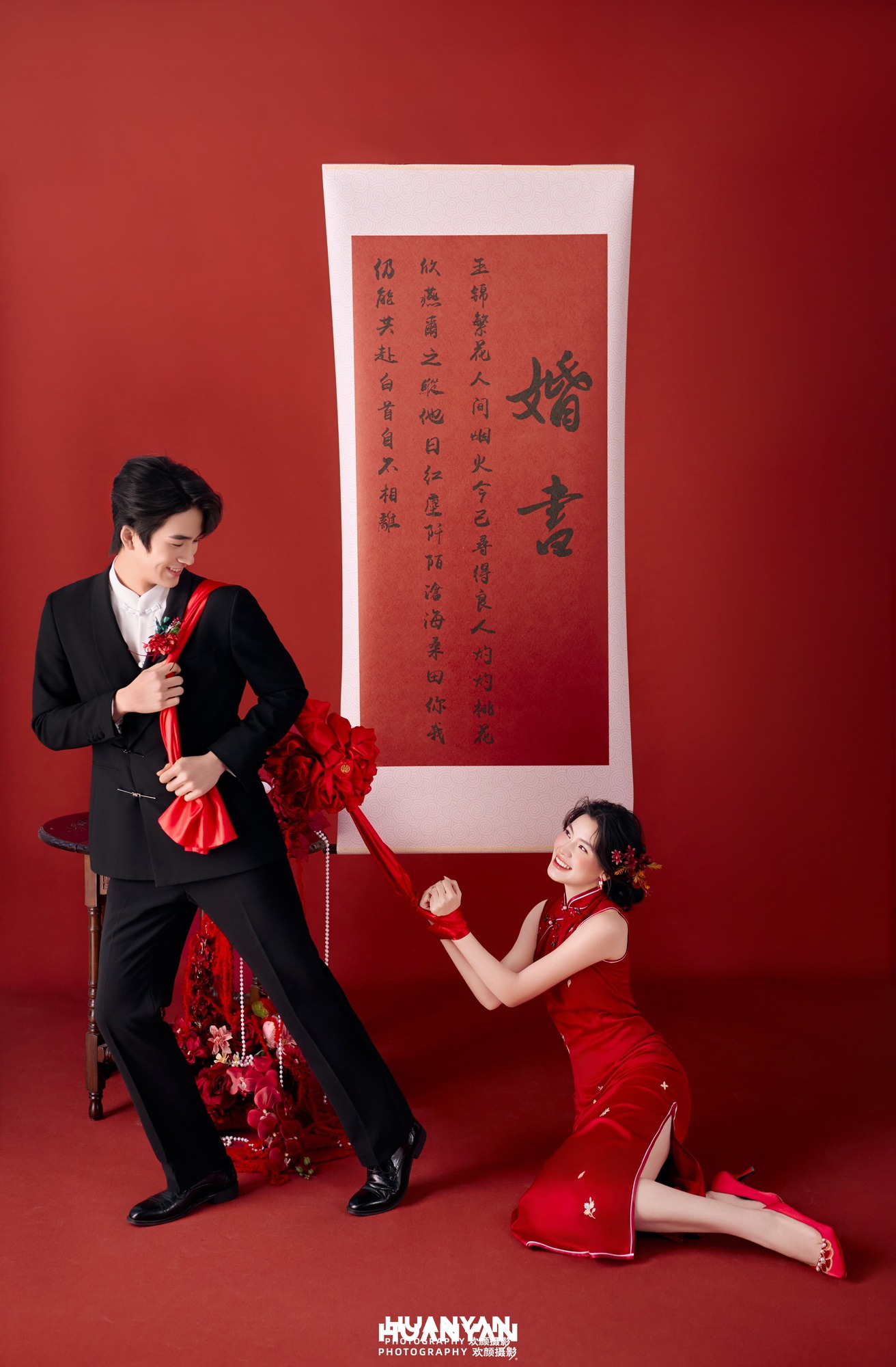新中式婚纱照 · 室内影棚场景 · 红绸牵喜客片