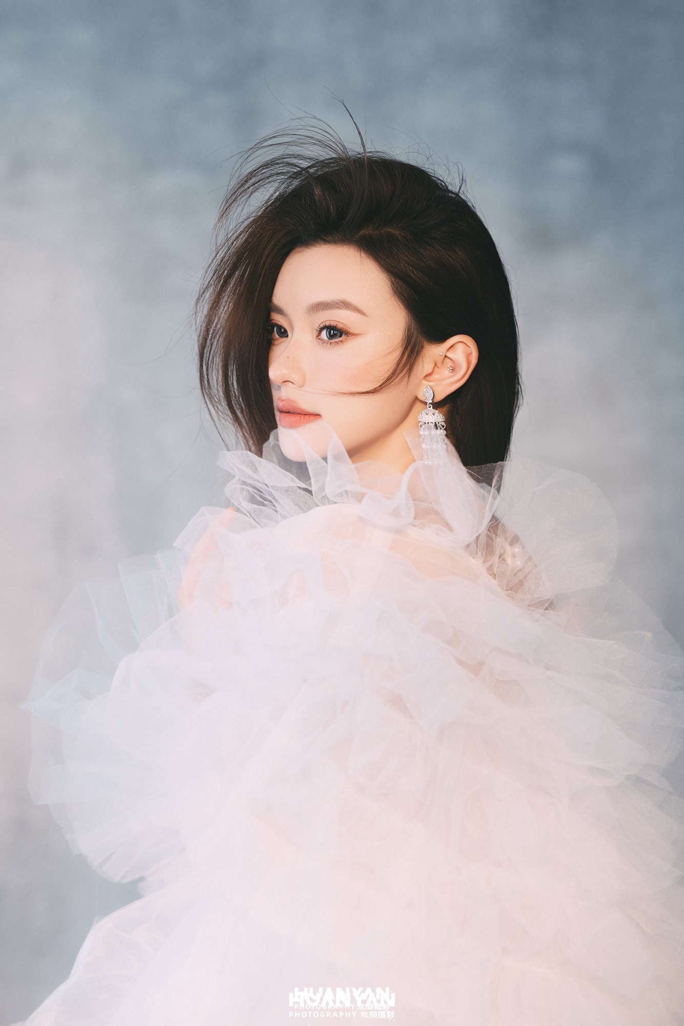 风起白纱客片第7张｜韩式温柔婚纱照，摄于室内影棚