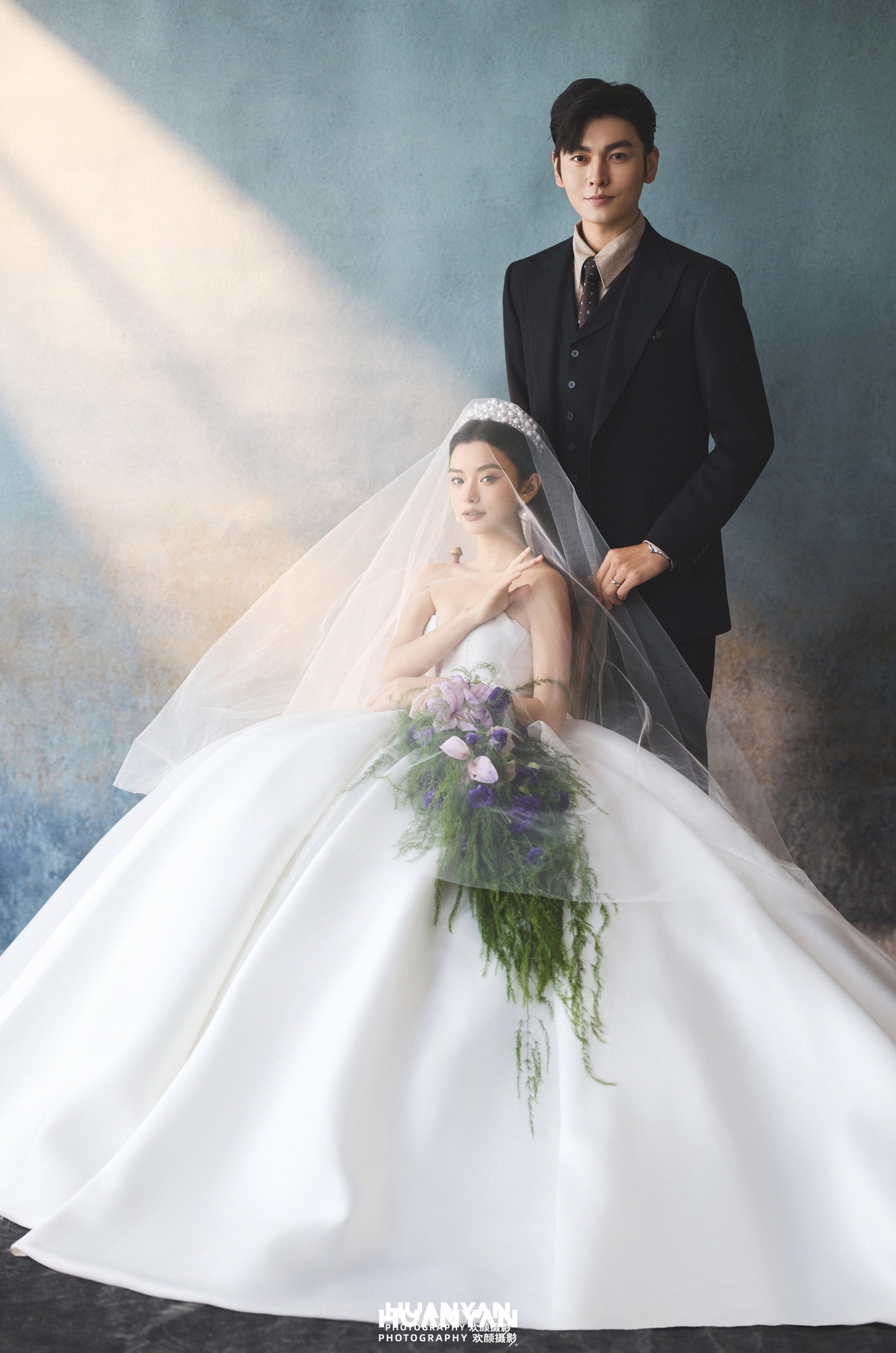 韩式温柔婚纱照 · 室内影棚场景 · 蓝雾花信客片