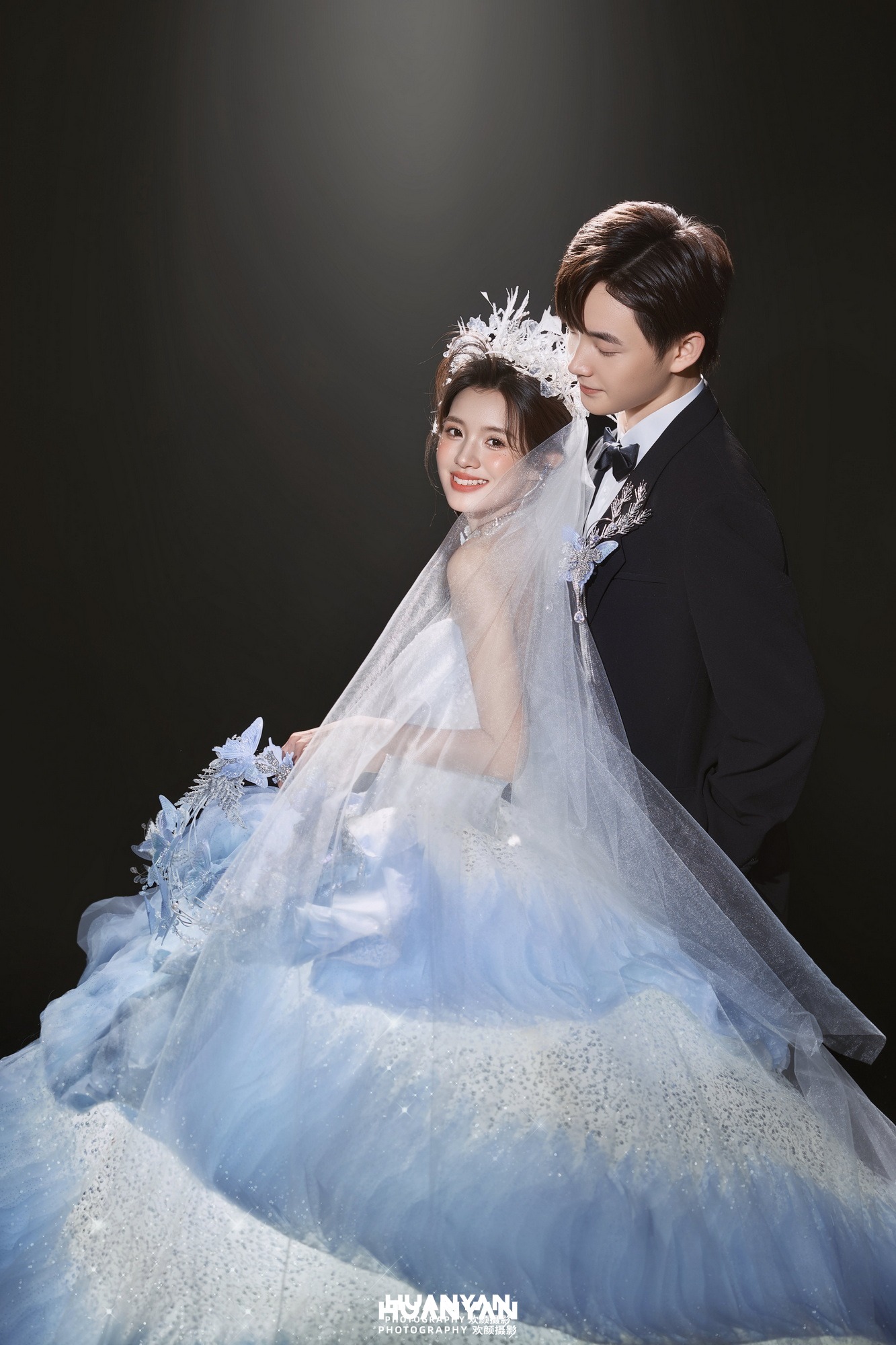 雾蓝童话：浪漫唯美婚纱照室内影棚实拍