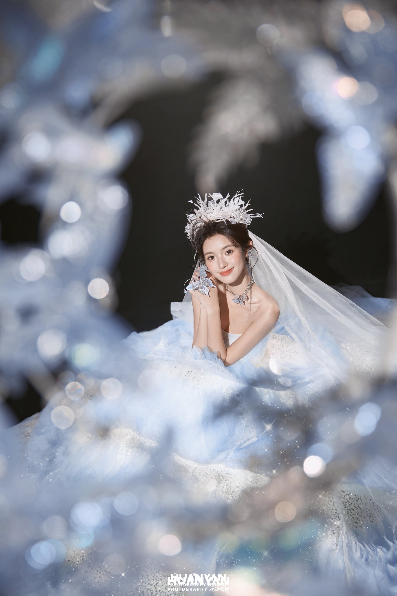 雾蓝童话：浪漫唯美婚纱照室内影棚实拍