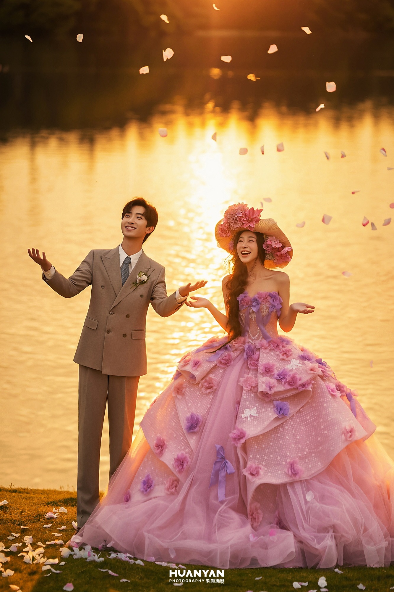 湖上花雨：浪漫唯美婚纱照户外自然实拍