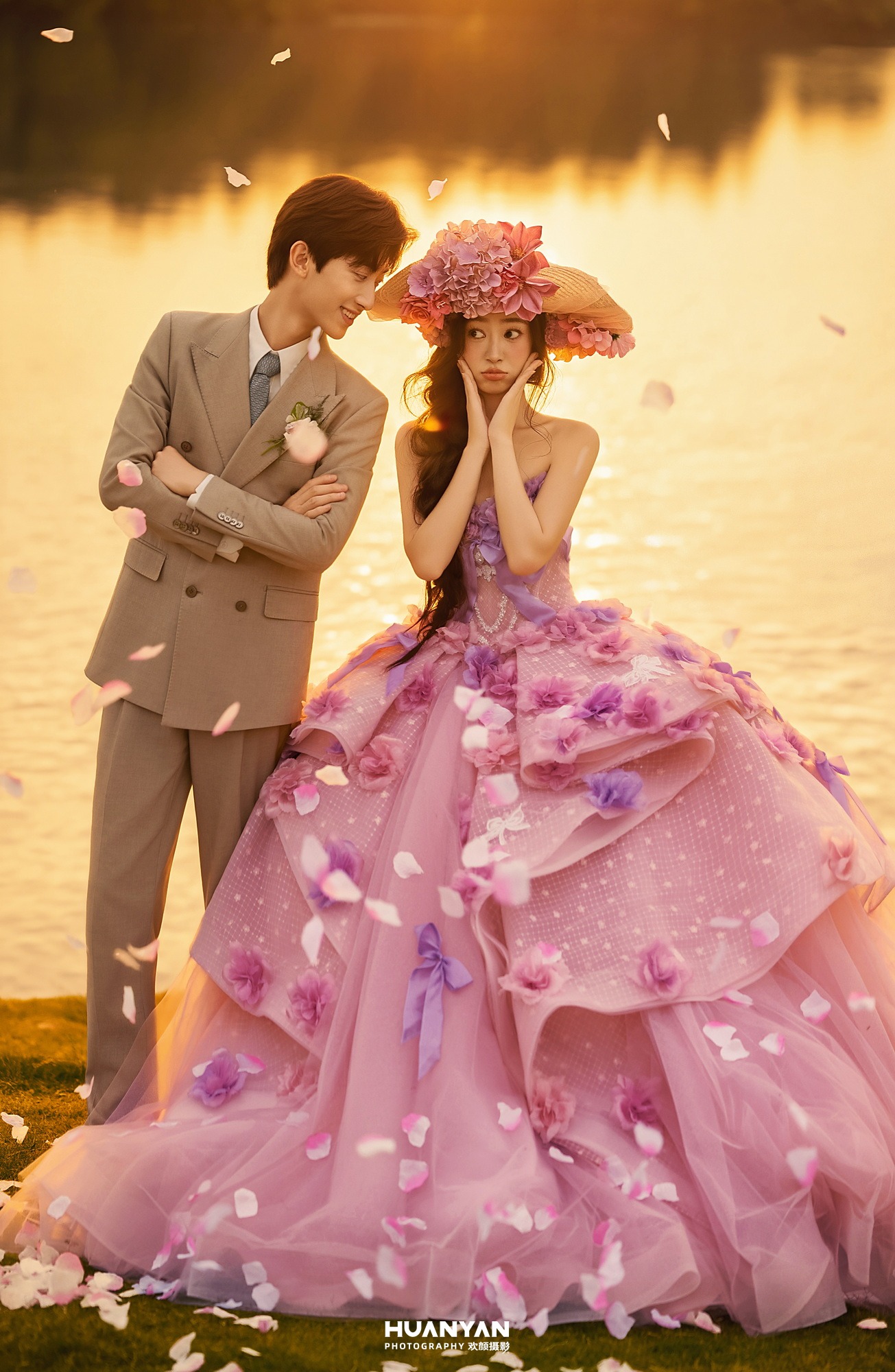 浪漫唯美婚纱照 · 户外自然场景 · 湖上花雨客片