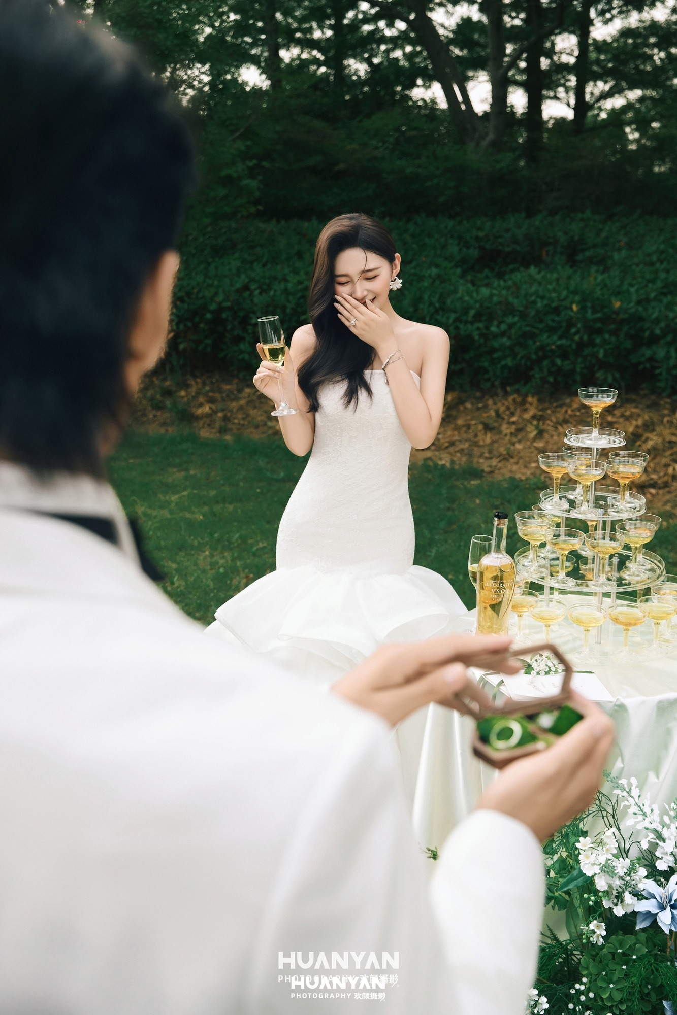 绿意花雨：清新自然婚纱照户外自然实拍