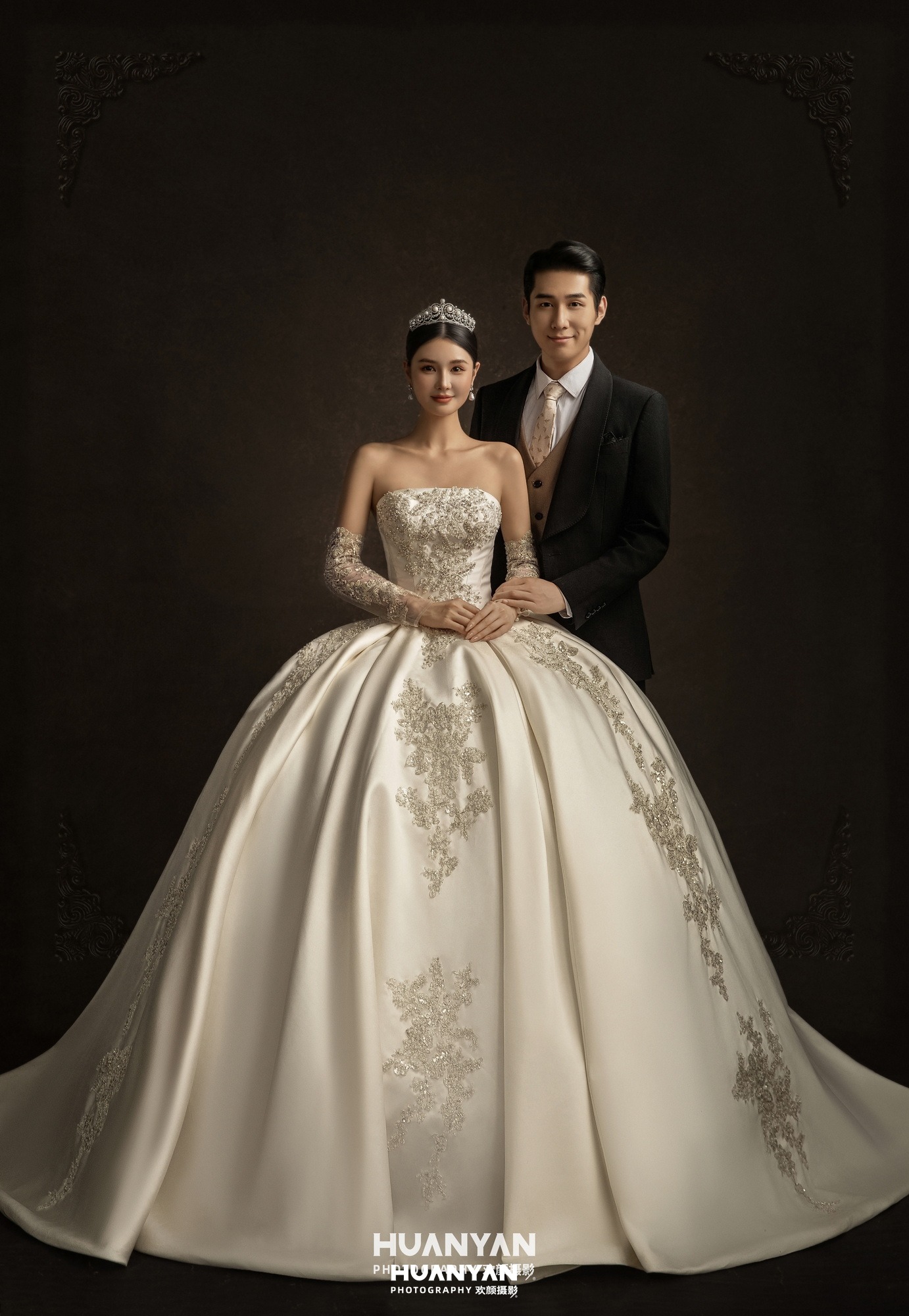 轻奢高级婚纱照 · 室内影棚场景 · 金绣低眉客片
