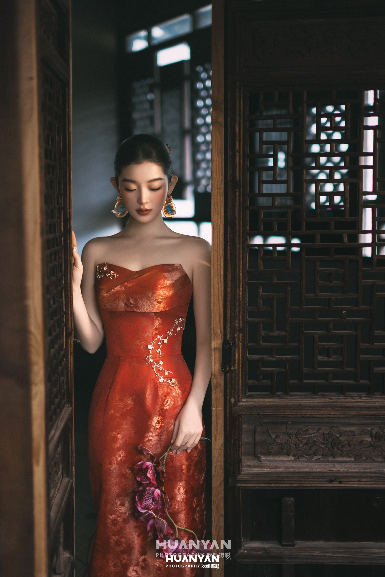 朱门映红客片第7张｜新中式婚纱照，摄于老街胡同