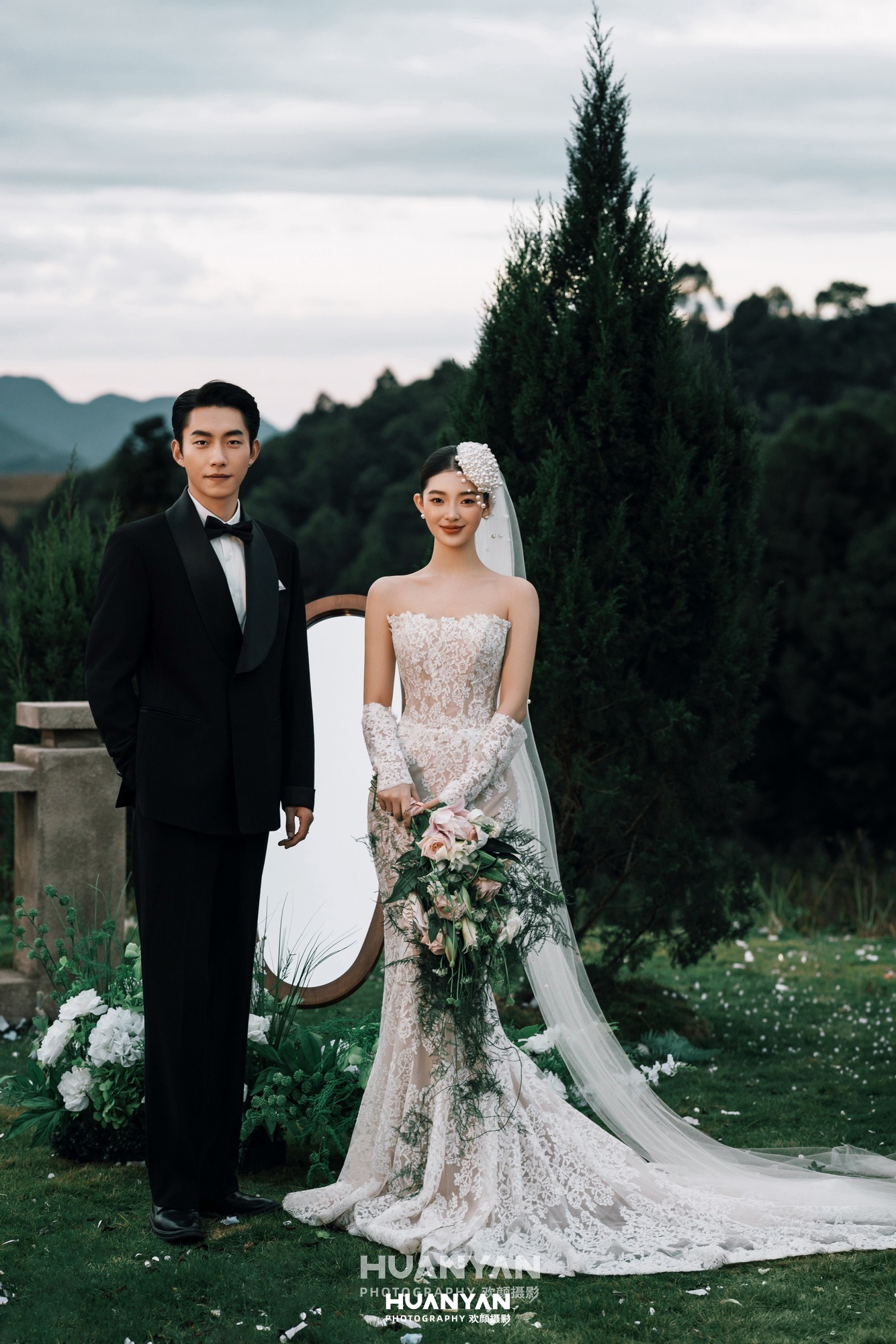柏间风起客片第3张｜复古婚纱照，摄于户外自然