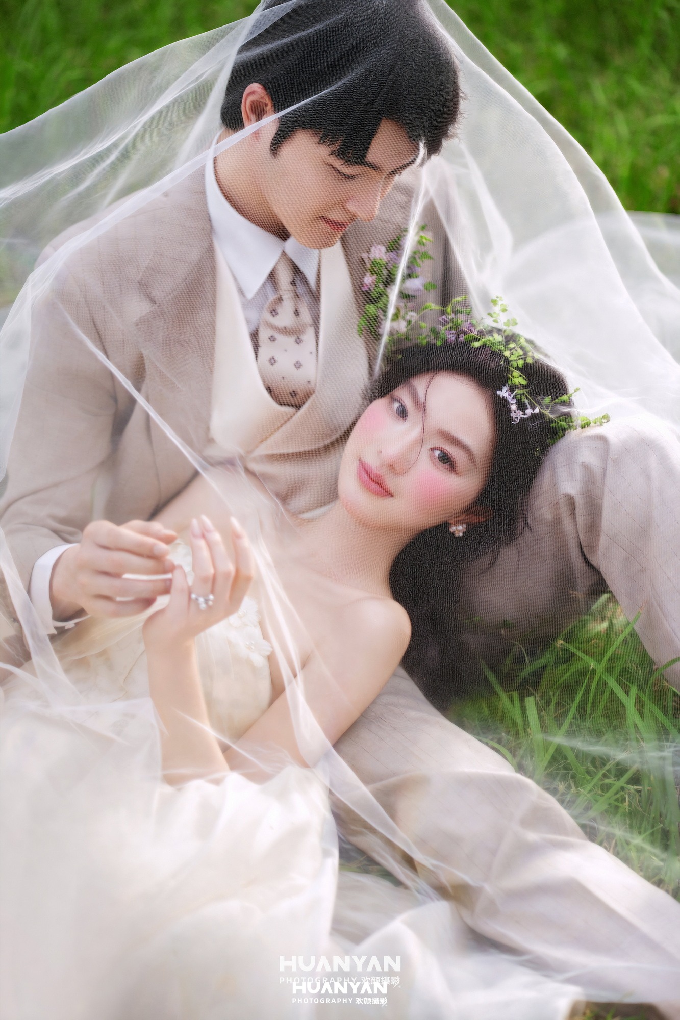 清新自然婚纱照 · 户外自然场景 · 绿茵花环客片