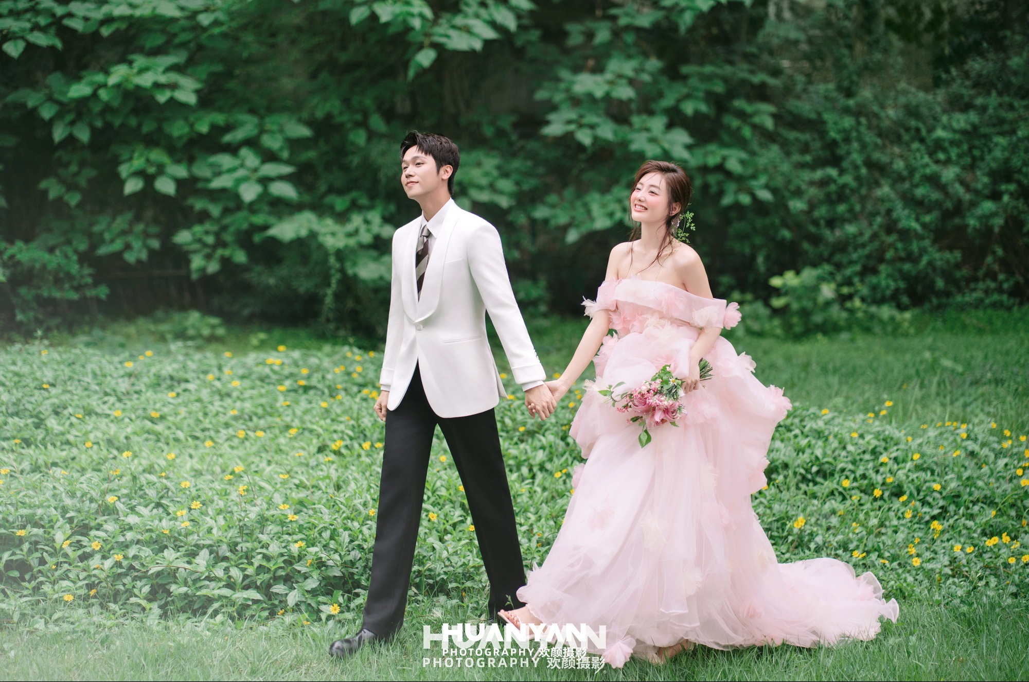 清新自然婚纱照 · 户外自然场景 · 粉纱拾春客片