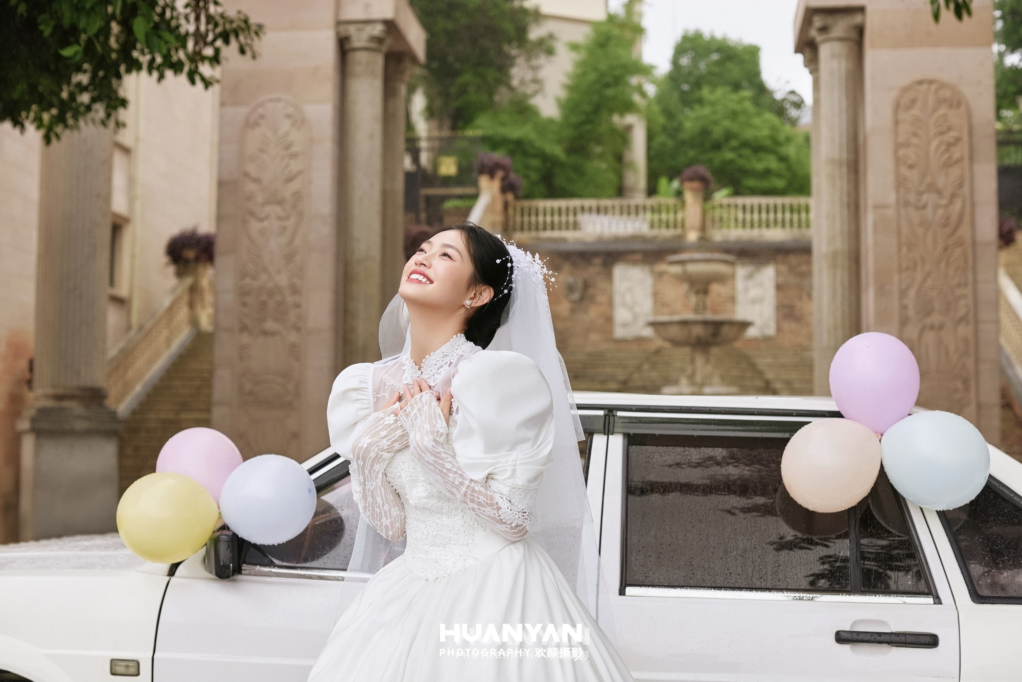 浪漫唯美婚纱照 · 城市街拍场景 · 街角泡泡客片