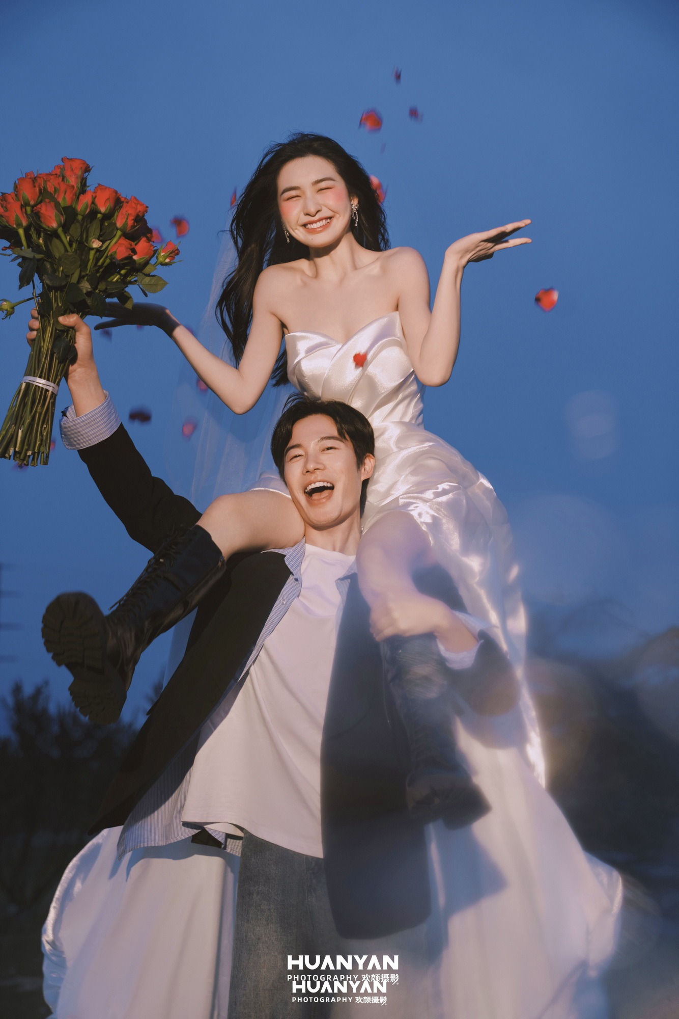 户外自然胶片婚纱照实拍（蓝暮红玫系列）