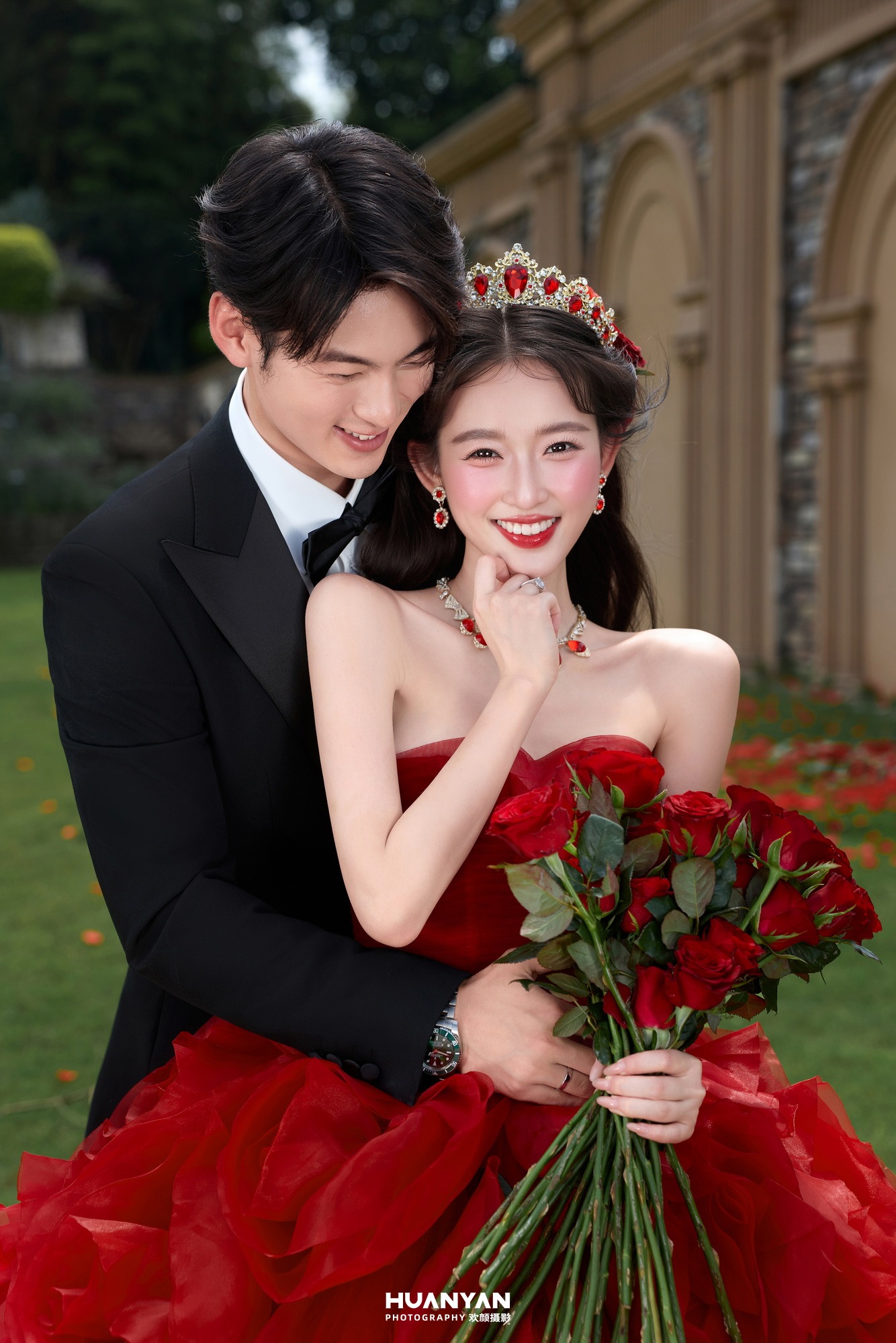 轻奢高级婚纱照 · 户外自然场景 · 玫瑰之门客片