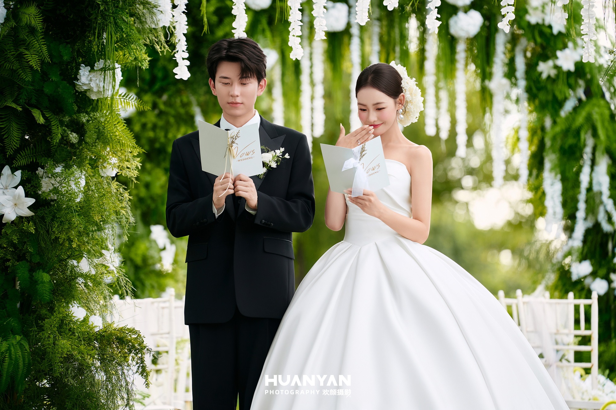 粉蝶秋千：田园花海婚纱照户外自然实拍