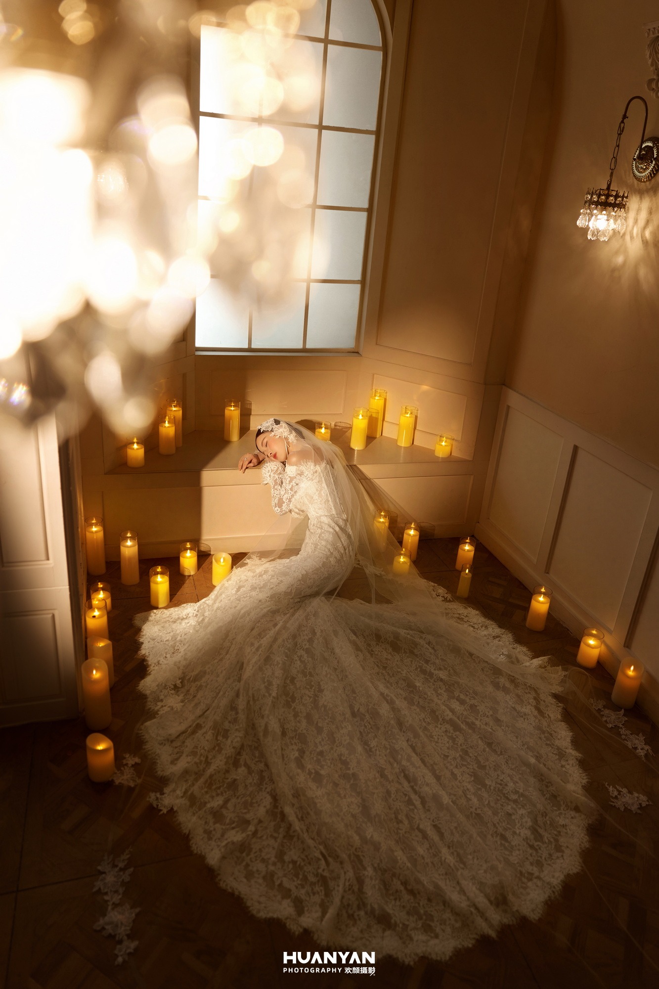 烛光长廊客片第7张｜浪漫唯美婚纱照，摄于室内影棚