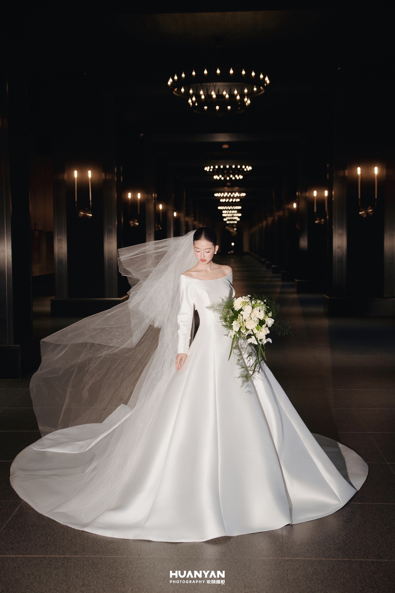 浪漫唯美婚纱照 · 室内影棚场景 · 灯影入梦客片